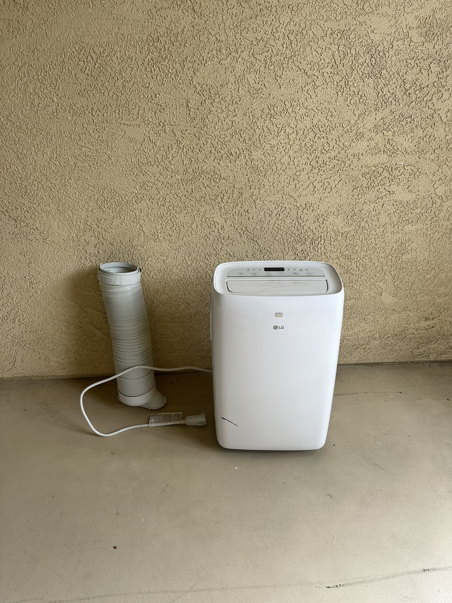 LG 7000 BTU AC UNIT