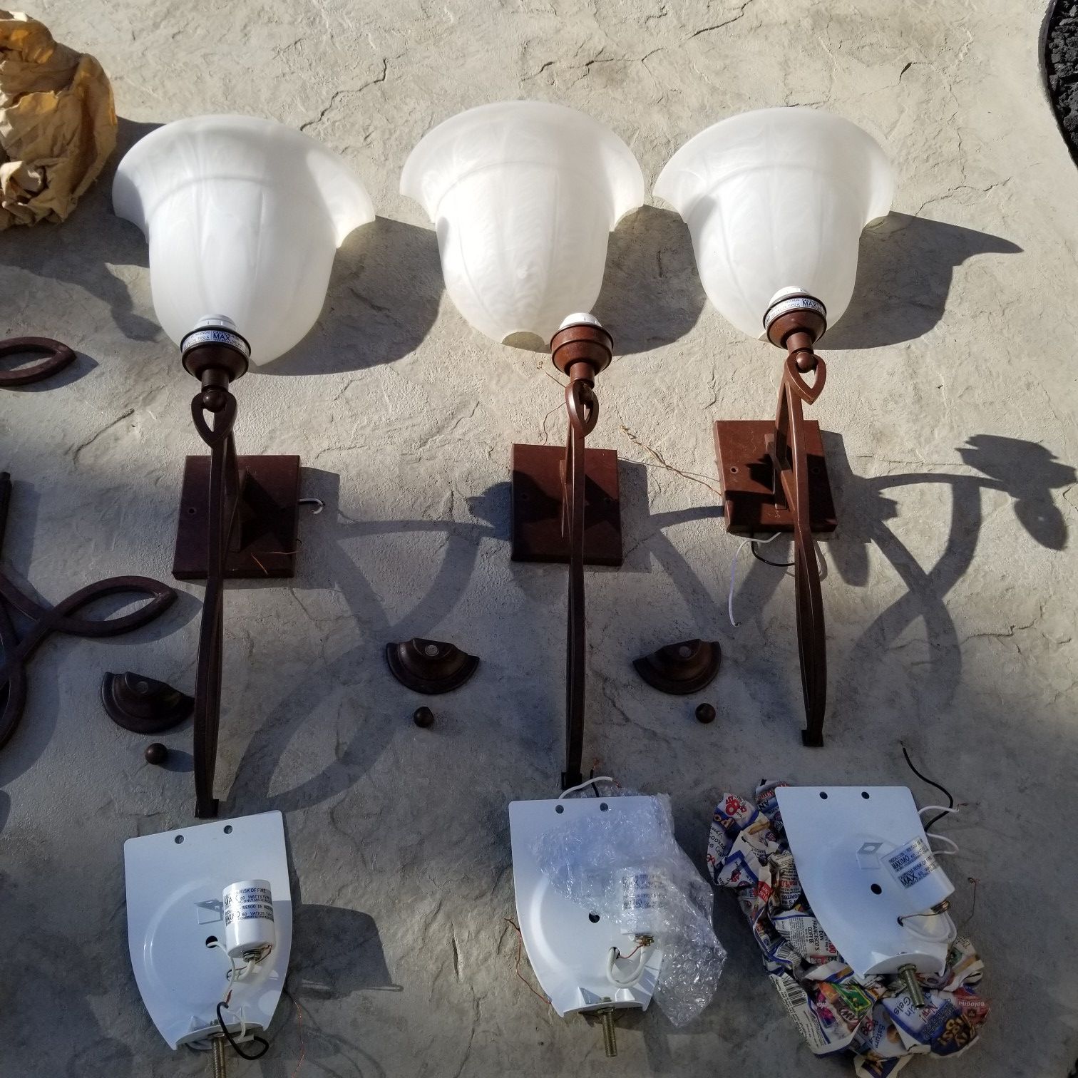 3 Wall sconces