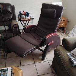 DESTRESS RELA ZEN MASSAGE CHAIR 