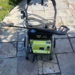 1700 psi electric pressure washers runs great