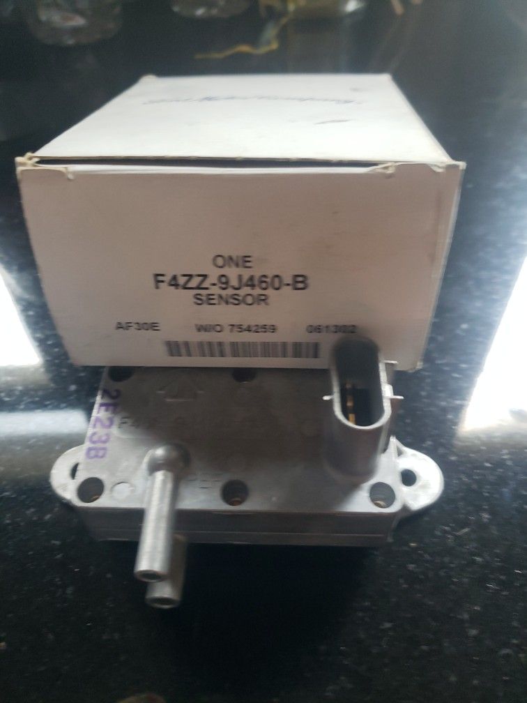 Sensor For Ford New In Original Box. Im Sure This Fits In Most Fords. This One Was For A 1996 Ford Explorer.