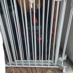 gate folded expands w/ screws metal 10/19/26 like newyakima