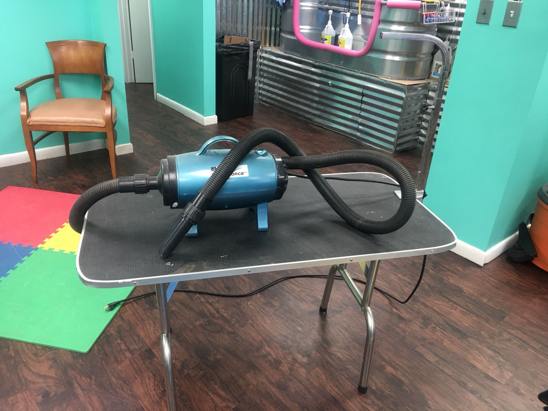 Grooming table/ force dryer