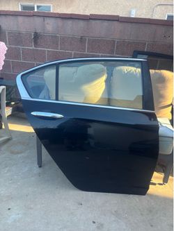 REAR RIGHT PASSENGER SIDE DOOR 2013-2017 HONDA ACCOUNT (BLACK COLOR).