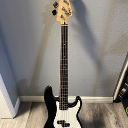 2005 Squier AFFINITY P BASS P Type Bass Guitar Black 4-String