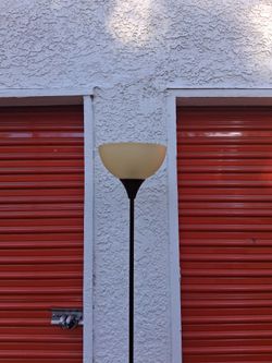 Standing lamp pickup 3-8:30 pm rainbow/charleston cash only moving sale