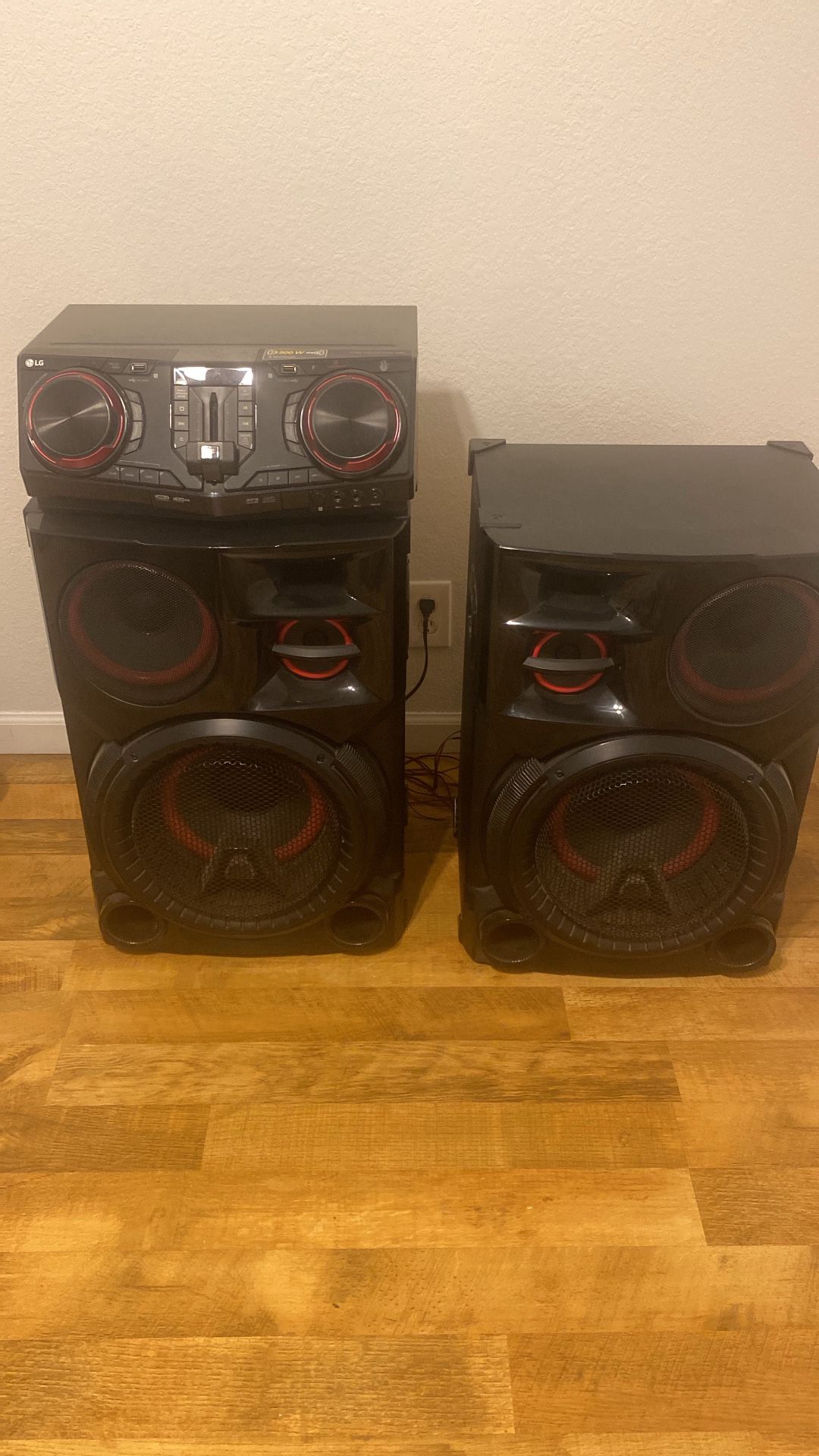 LG Dj System Bluetooth Compatible 800 Price Is Negotiable 