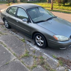 2004 Ford Taurus