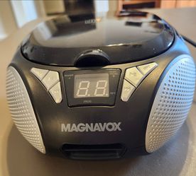 Magnavox c d boombox with am/fm stereo radio