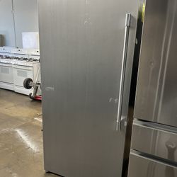 NEW OPEN BOX FRIGIDAIRE STAINLESS STEEL FREEZER 