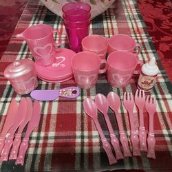 Pink teacups set