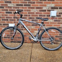 Trek Alpha 3500 Mountain Bike 19.5in frame