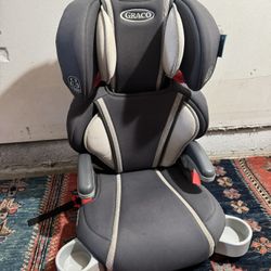 BOOSTER CAR SEAT