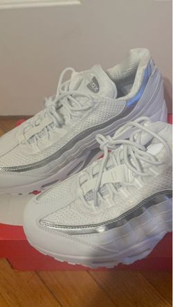 Nike Air Max 95 SE sneakers in white and metallic silver