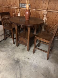 Expandable pub style table w storage