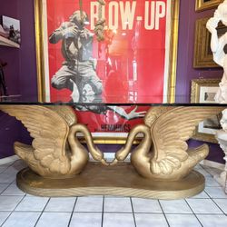 Stunning Swan Dinning Table 