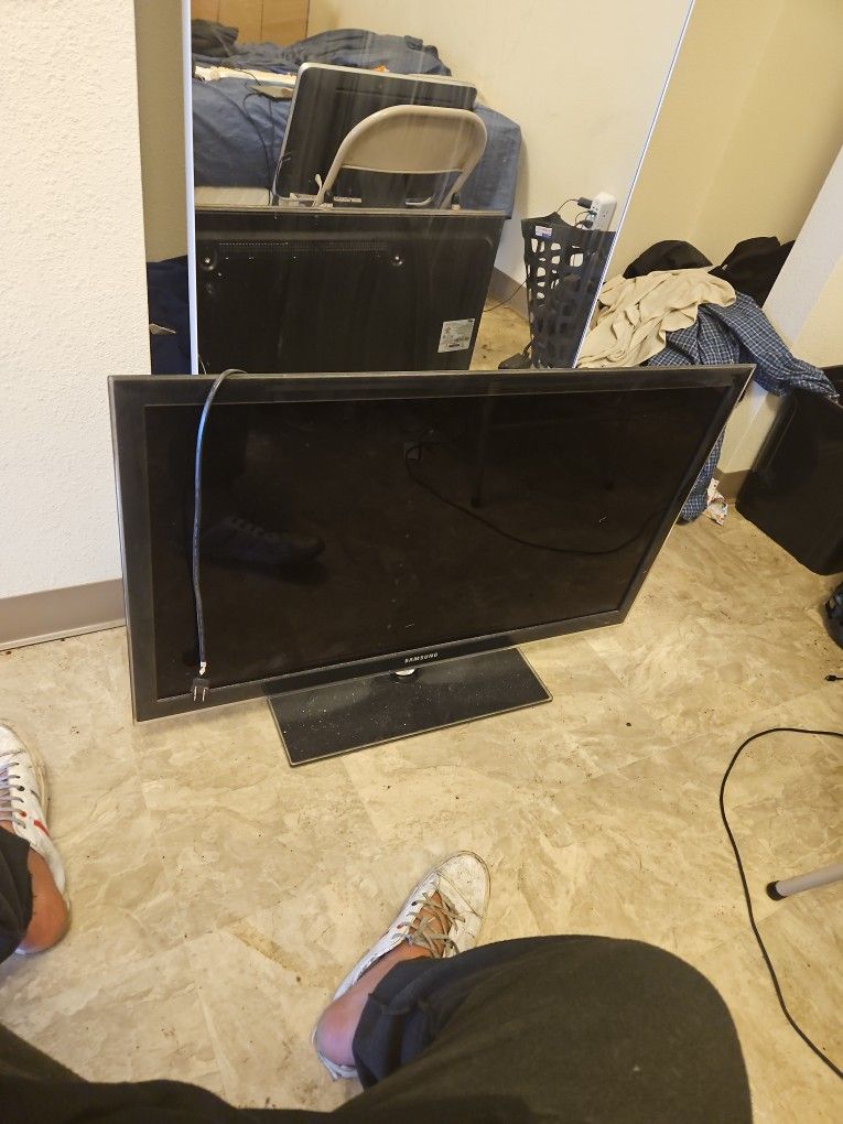 Samsung 40 Inch TV With Roku