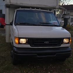 Ford E-450, White Truck