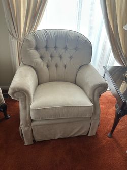 La-Z-Boy off-white chair