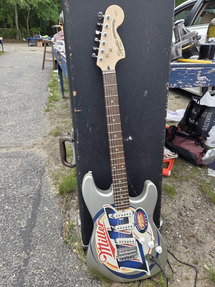 Electric Guitar With Mic And Case
