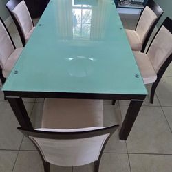 Beautiful Like New Dining Room Table And Chairs