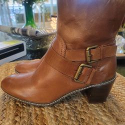 Woman's  Leather Boots 
