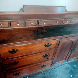 Large Dresser And Two Nightstands! 