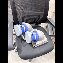 LEVITON IEC 60309 100A 120/208VIndustrial pin and sleeve socket and flange IP67 (5 Port 4 Pole)