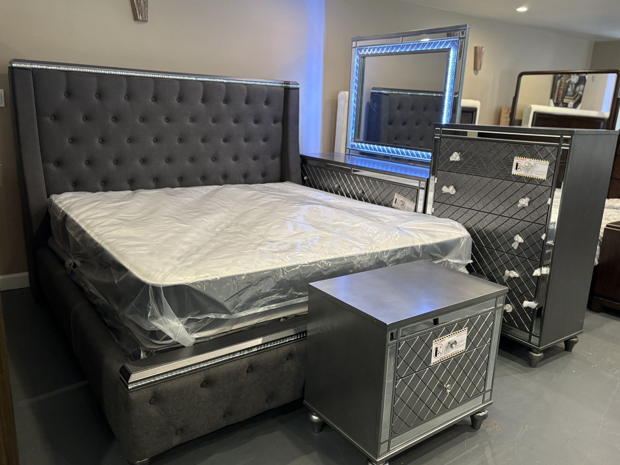 New King Size Bedroom Set