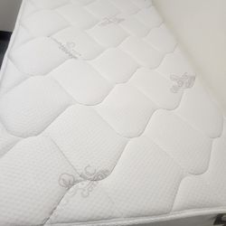Oliver And Smith Twin Xl Faily Used Mattress