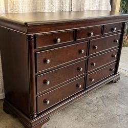 Solid Wood 7- Drawer Dresser ( Dovetail Drawers)