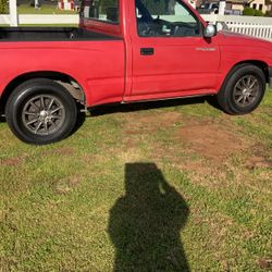 Toyota Tacoma 1996 Excellent Shape New Shocks,ac With New Condenser Cold,replaced Water Pump,upholstered Bench Seat,new Breaks,replaced Windshield,