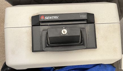 Sentry Safe 1150 With Keys 