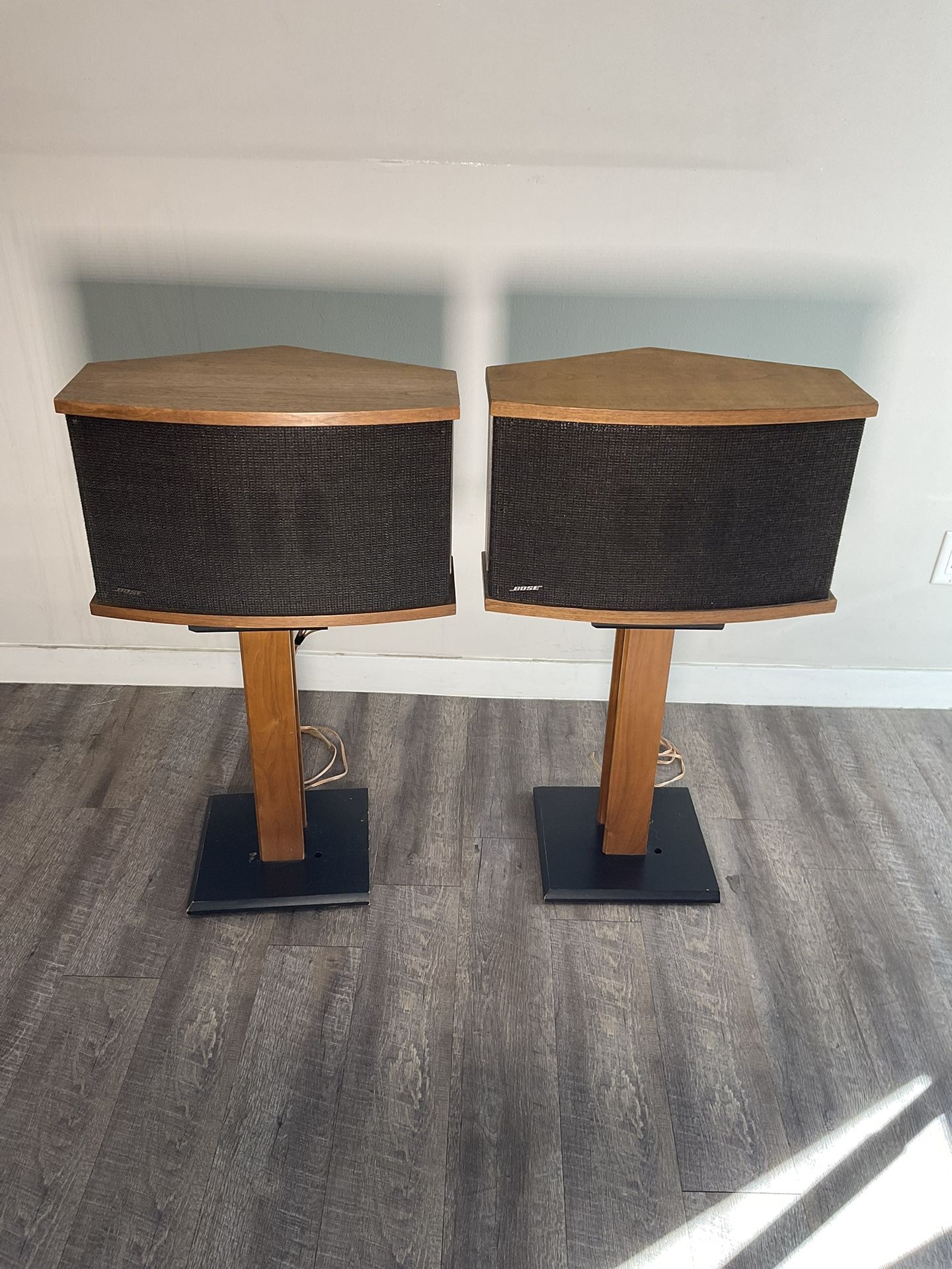 Vintage Bose 901 V Speakers (speakers only, no stands or eq, but Cd player teac cd p1260 + receiver Yamaha Rx v440 β FOR FREE