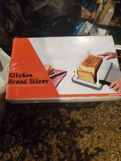 Bread slicer