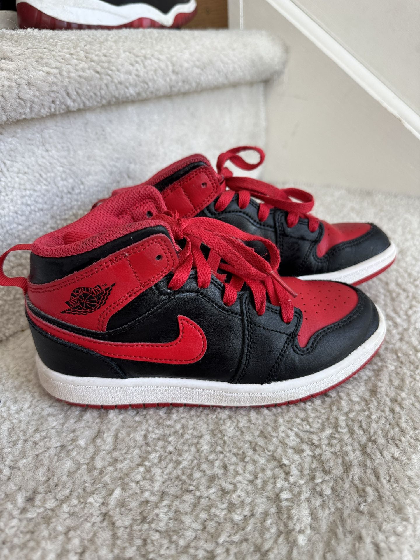 Jordan 1 Mid Cut For Kids Size 1Y