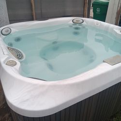 Jacuzzi Brand Hot Tub 4 Person
