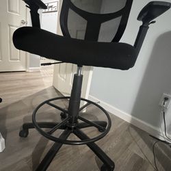 Black Mesh Tall Office Chair 