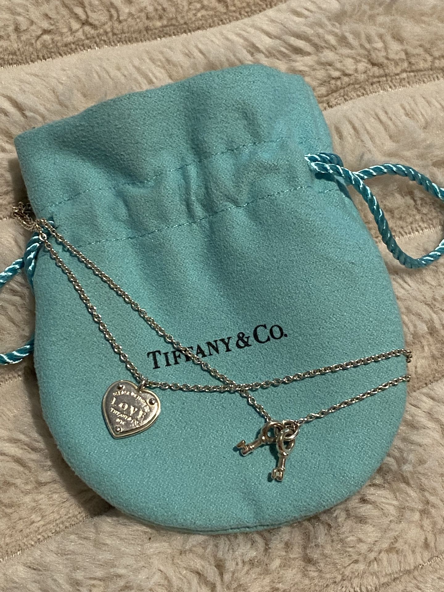 Beautiful Tiffany & Co. Heart with 2 Keys Bracelet!