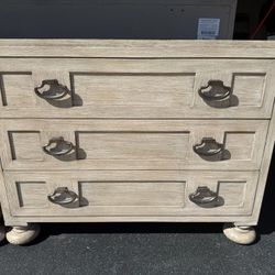 Beautiful Bernhardt Collection of 2 large  side tables 