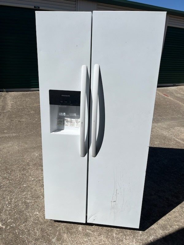 Frigidaire 25.6 White Side By Side Fridge