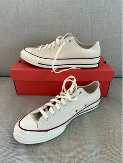 New with tags: men’s converse sneakers