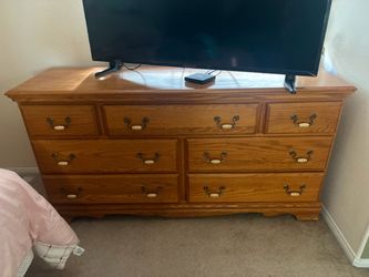 Traditional 9-Drawer Honey Oak Dresser