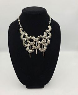 Sarah Coventry Charisma Shiny Silvertone Metal Bib Metal Necklace 17" Vintage