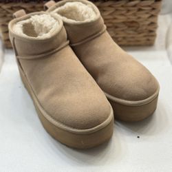 Uggs Ultra Mini Platform Boots- 7