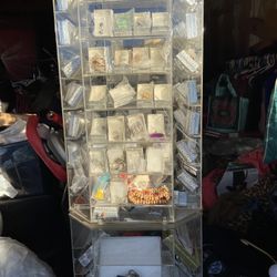 Jewelry stand with jewelry
