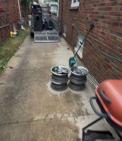 Oldsmobile rims 15”
