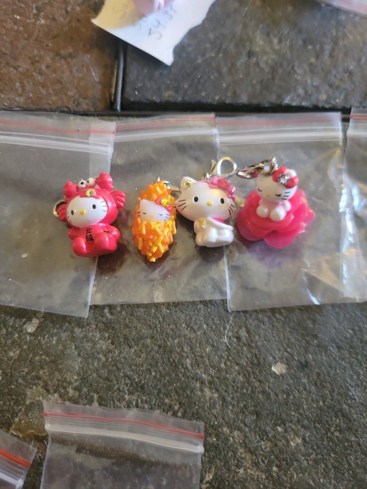 4 Hello Kitty Charms