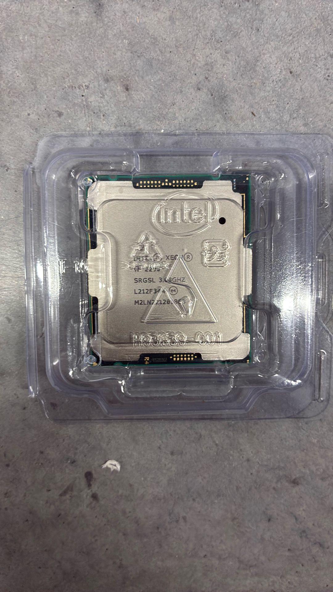 Intel Xeon W-2295 CPU 