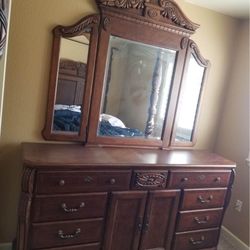 Dresser with Tri-Fold Mirror 